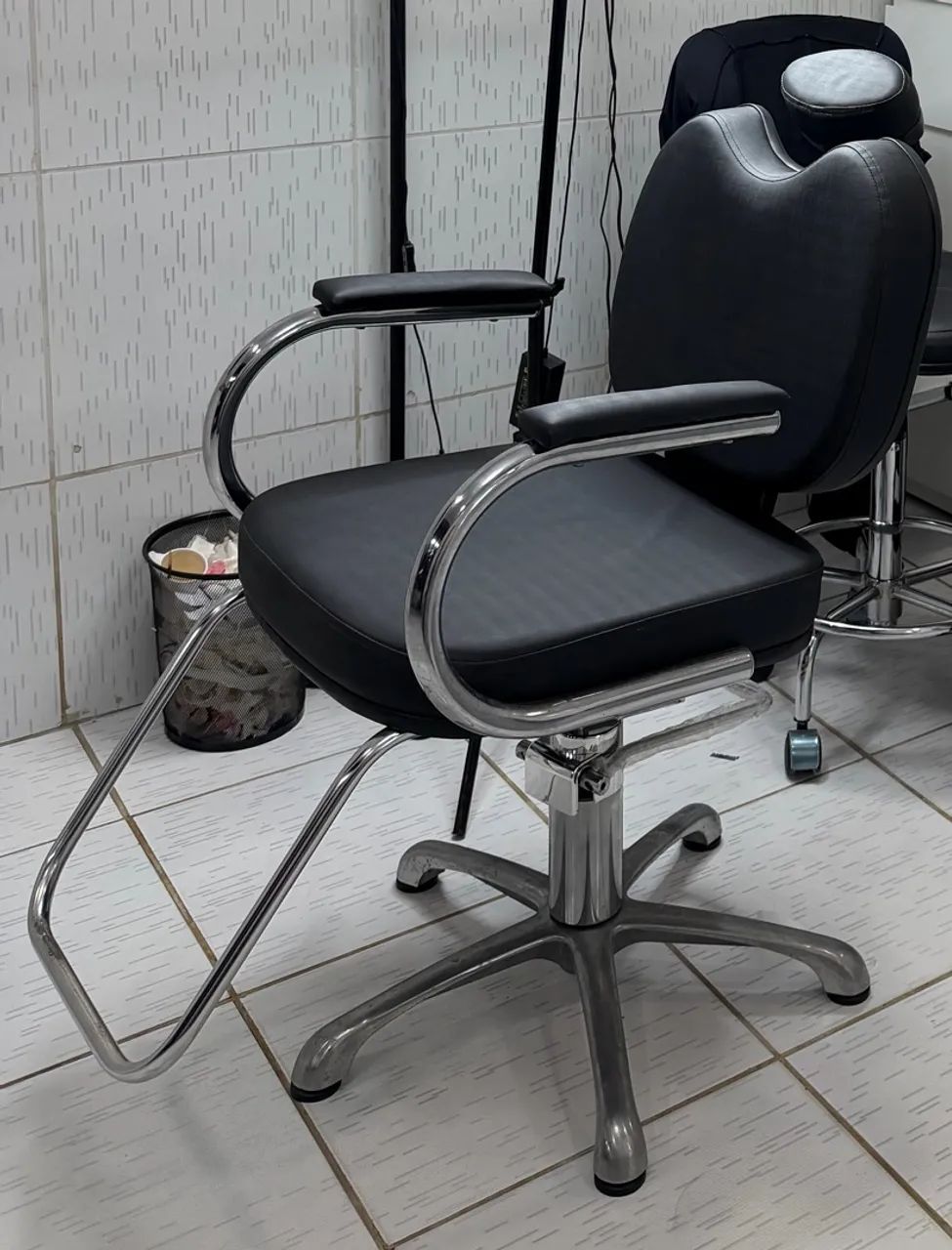 Cadeira para cabeleireiro e studio de sobrancelha/maquiagem  - Foto 2