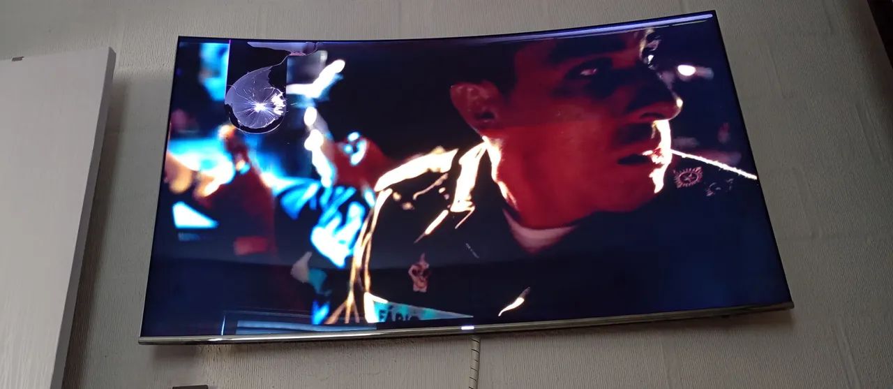 TV Samsung tela curvada com defeito 65 retirada de peças podemos negociar - Foto 3