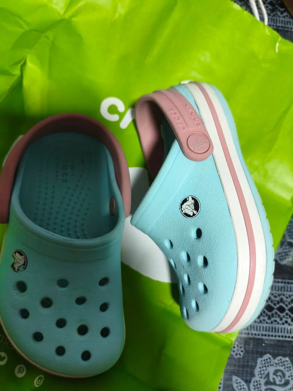 Vendo ou troco Crocs original C7 - Foto 2