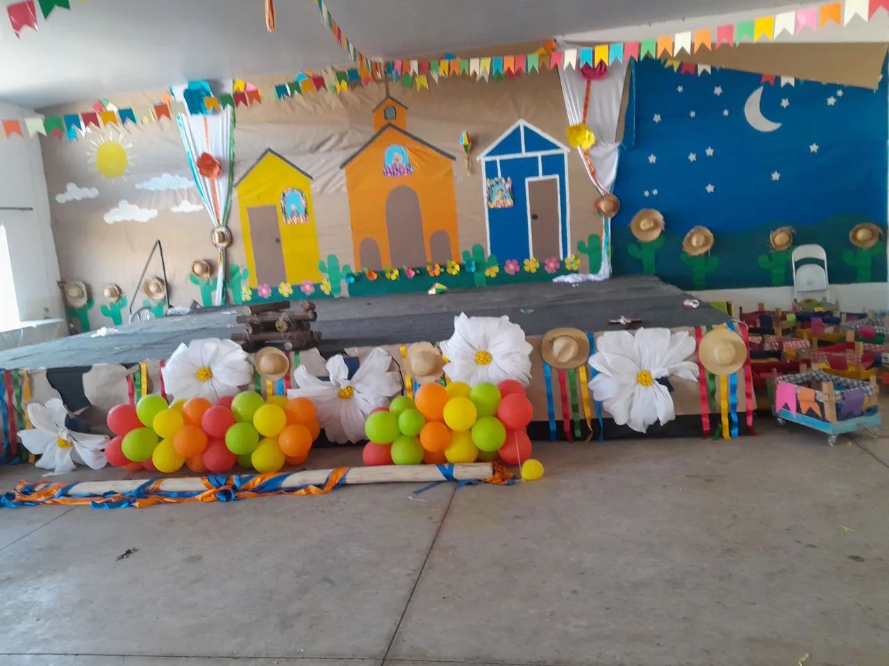 Palco e praticável para festas e eventos 