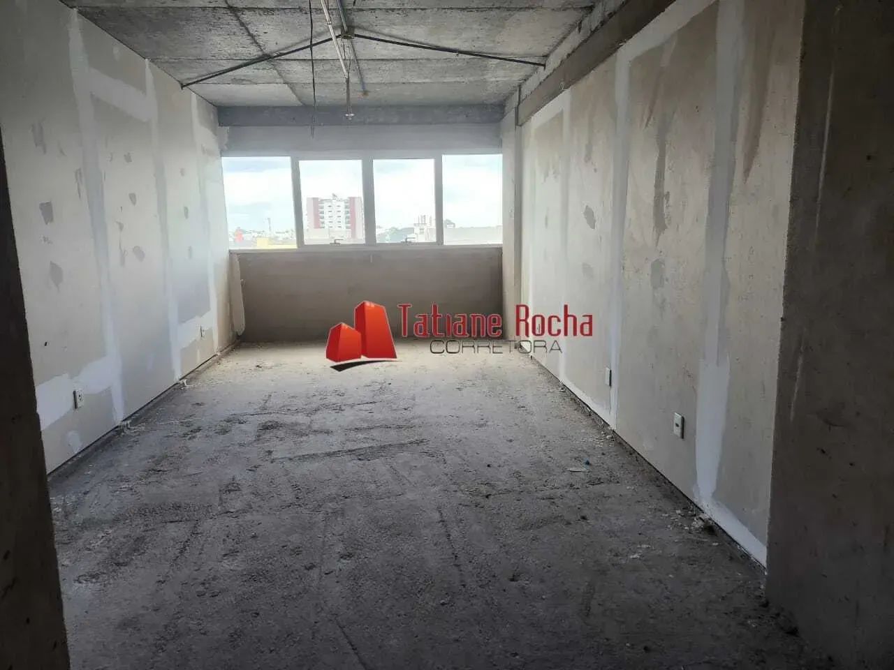 Vendo excelente sala comercial no Edifício Jorge Leal, centro da cidade. - Foto 2