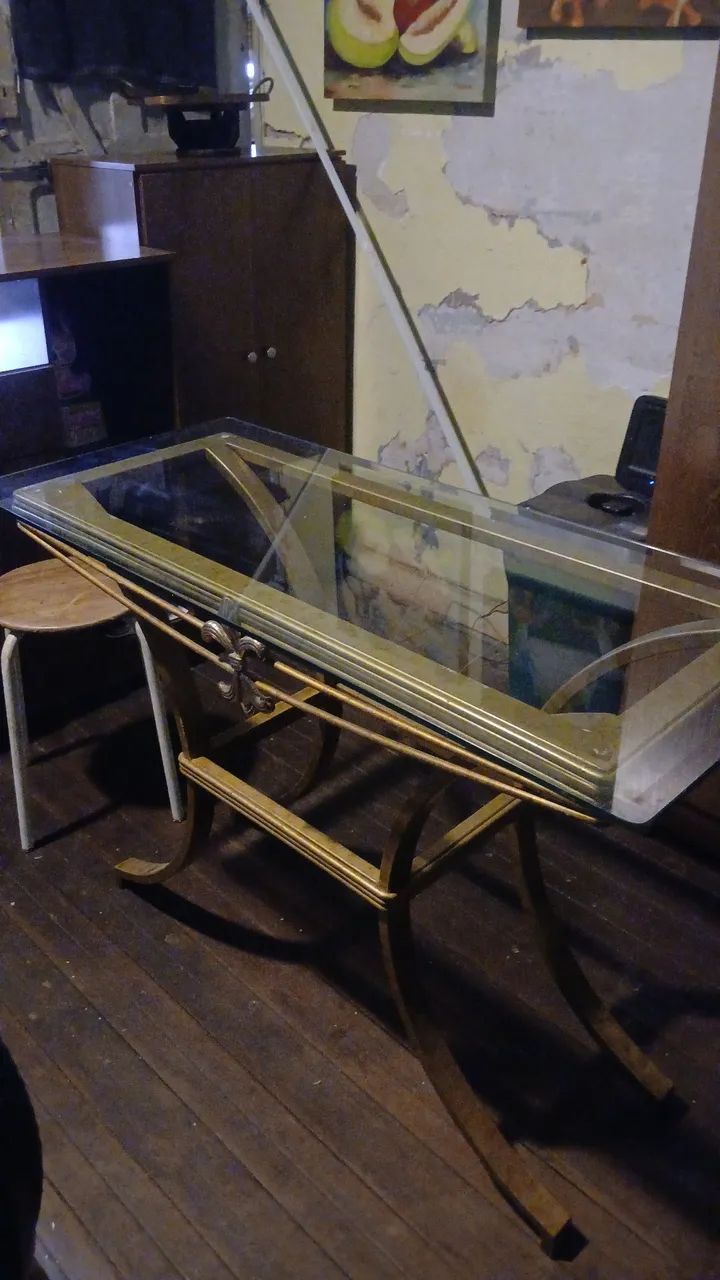 Sideboard. 468253019042621441