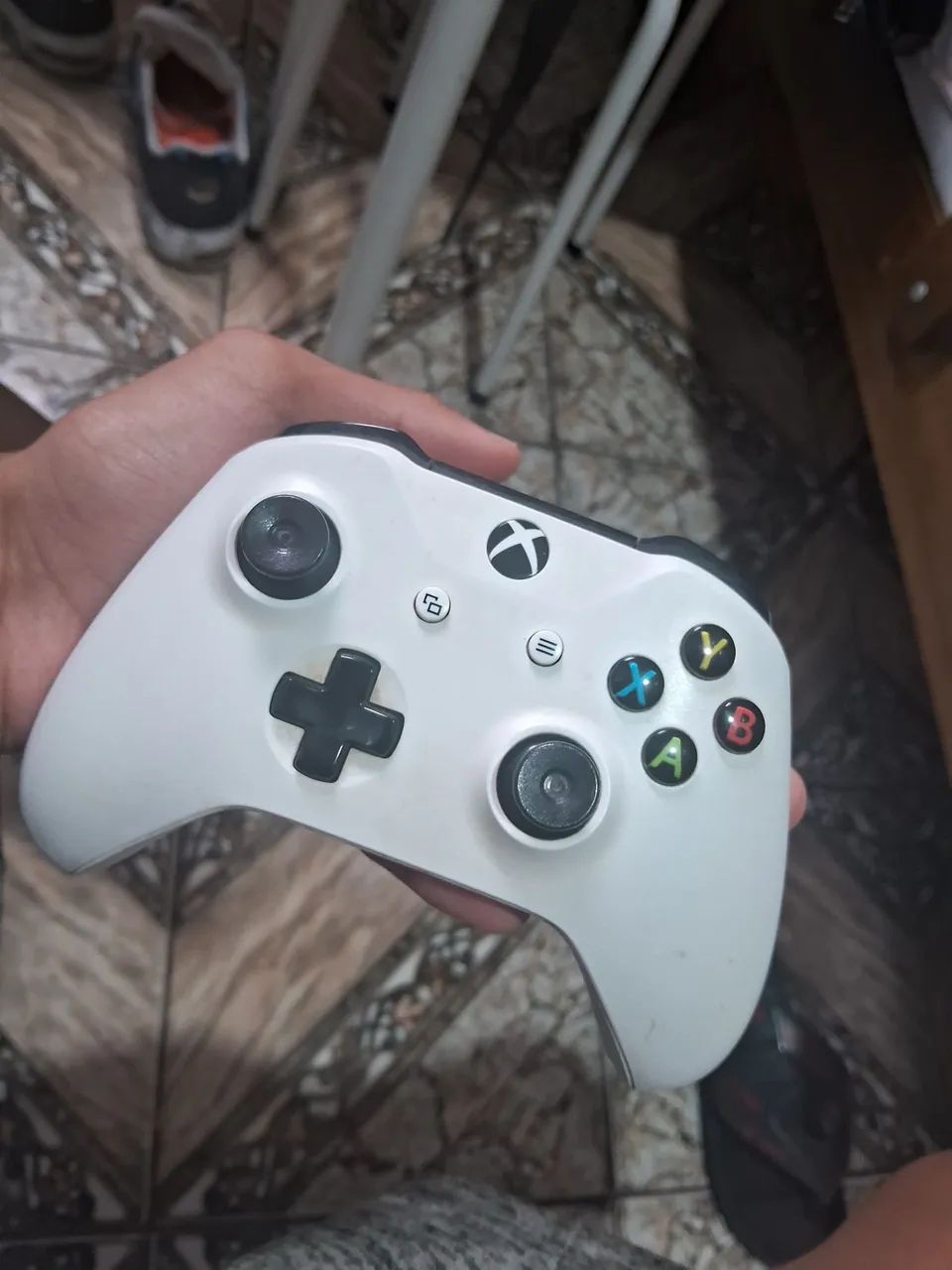 XBOX ONE 1TB - jogo e controle - Foto 3