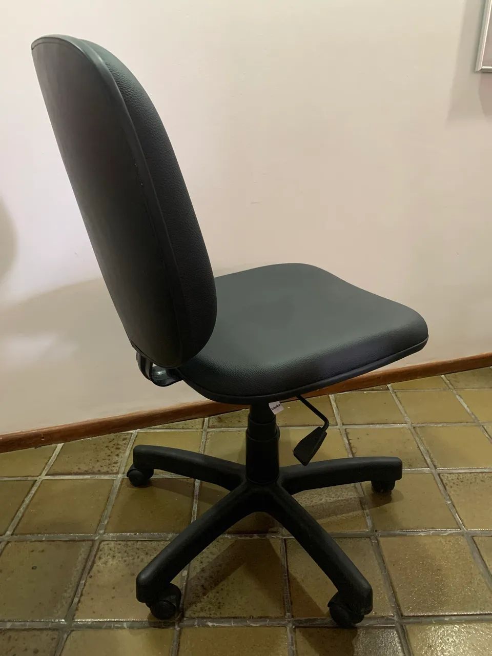 Cadeira sem braços giratoria para escritório  - Foto 2