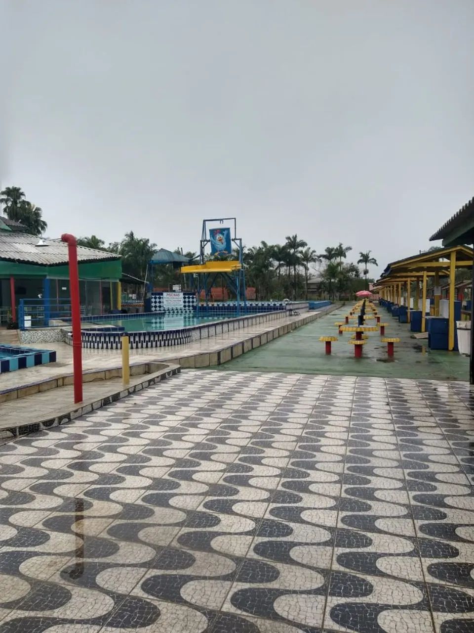 Terreno de 360 m² com casa em construção em condomínio fechado ? Iguape/SP