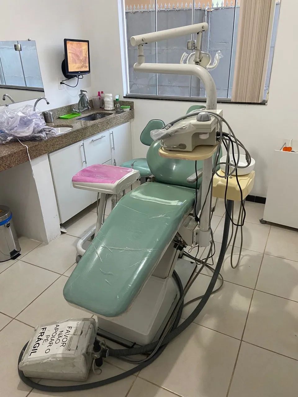 VENDO CADEIRA ODONTOLOGIA DABI 