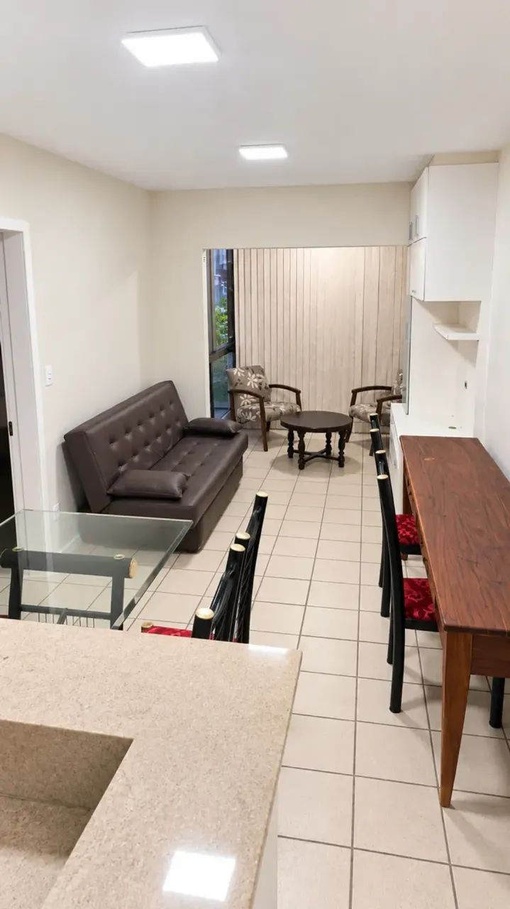 Apartamento mobiliado com 2 dormitórios a 600m do mar - Gaivotas/Ingleses - Foto 2