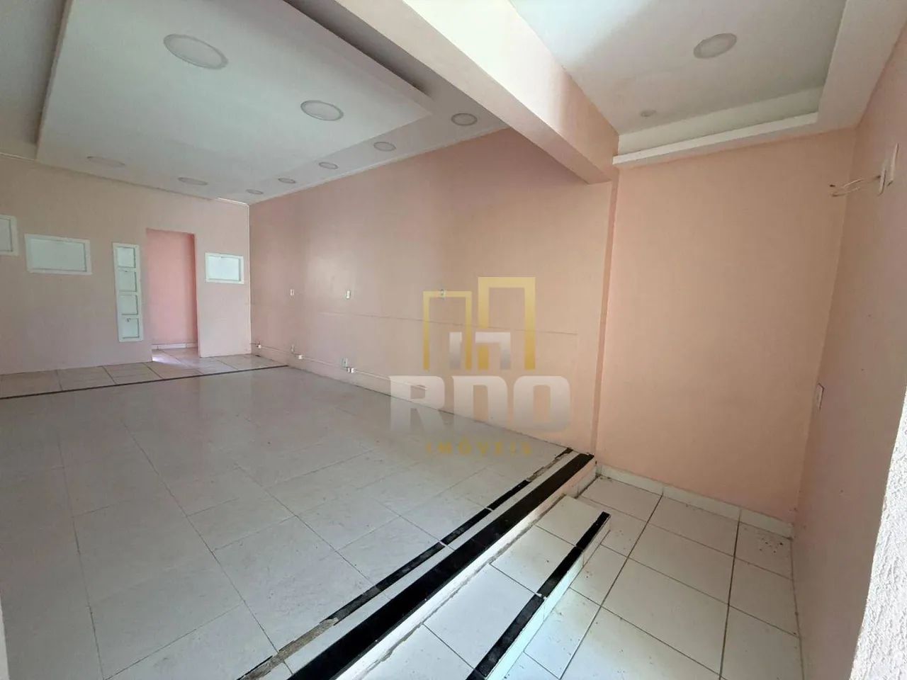 Espaço para locação no Centro de Rio das Ostras, 8 salas espaçosas! - Foto 3