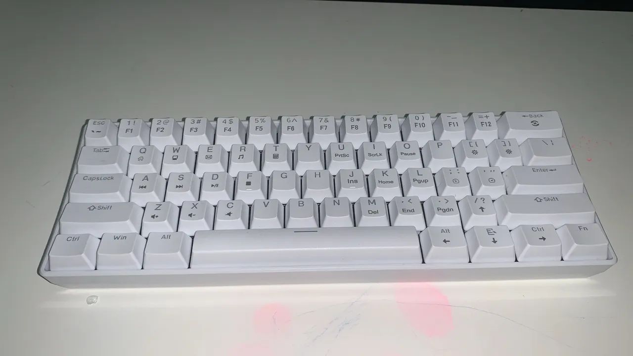 Teclado mecânico branco 60% switch vermelho - Foto 4