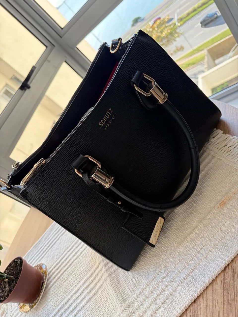Bolsa Schutz totem preta 