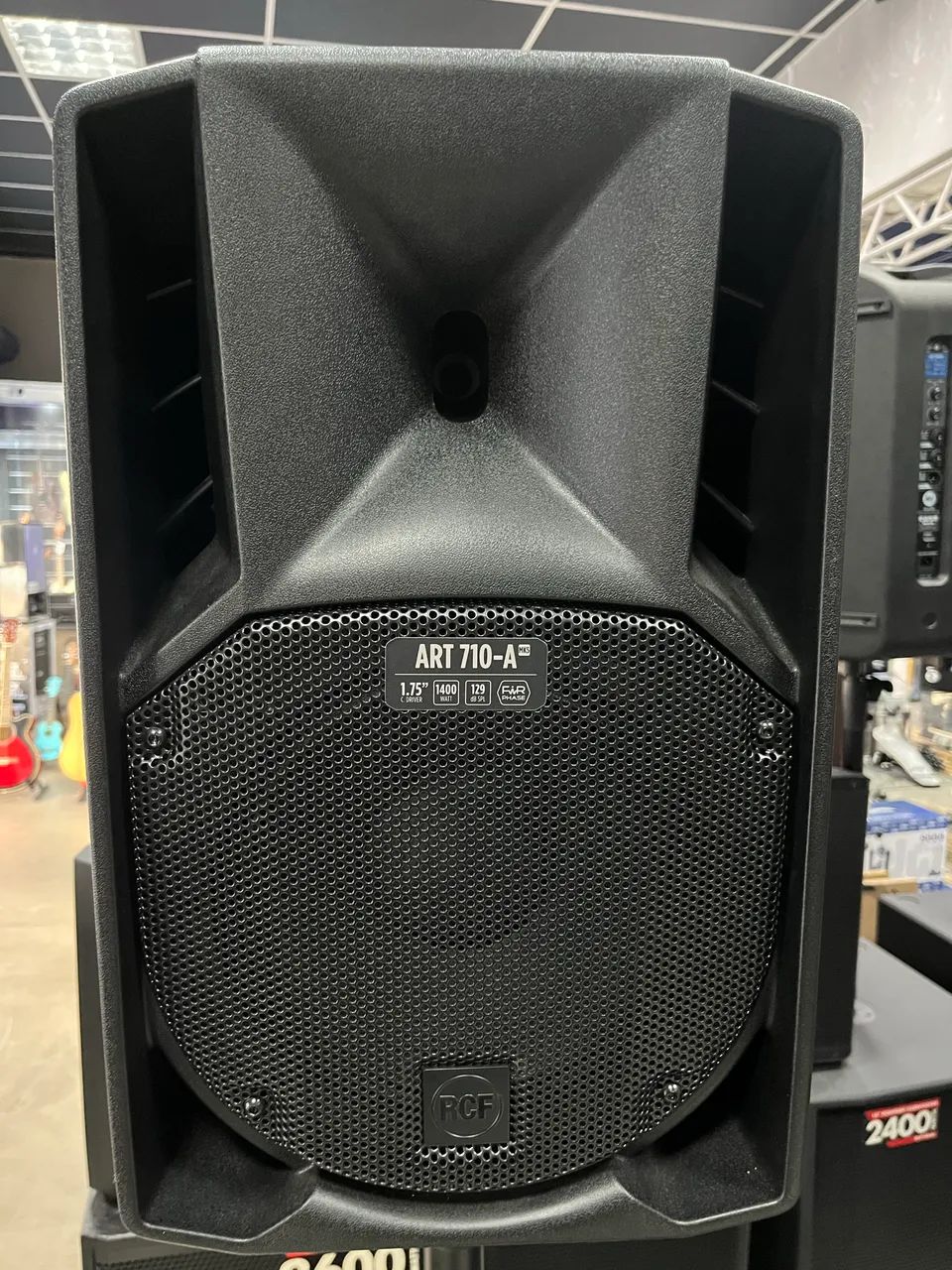 Caixa de som amplificada Art 710 mk5