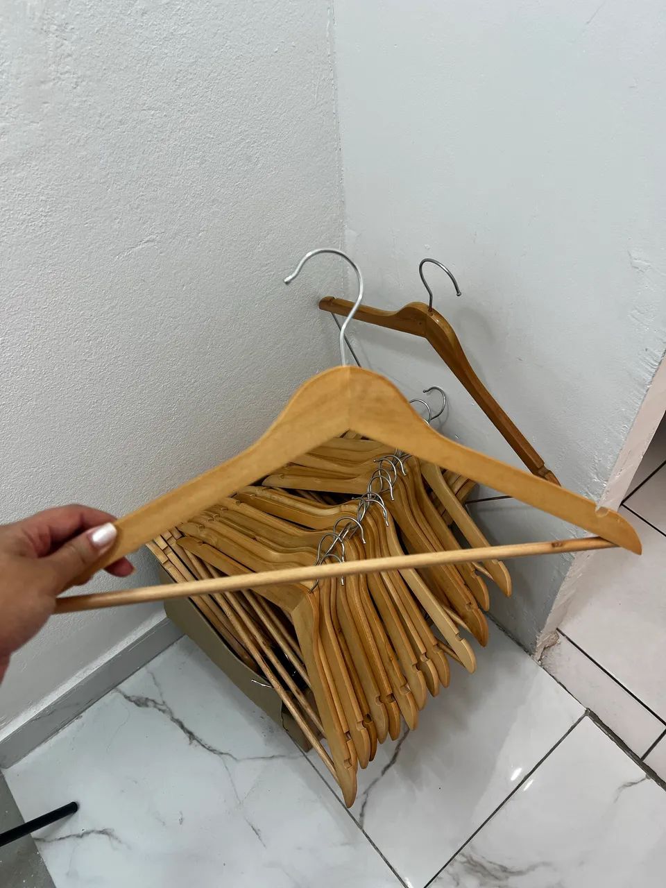 Cabides de madeira 50 unidades  - Foto 4