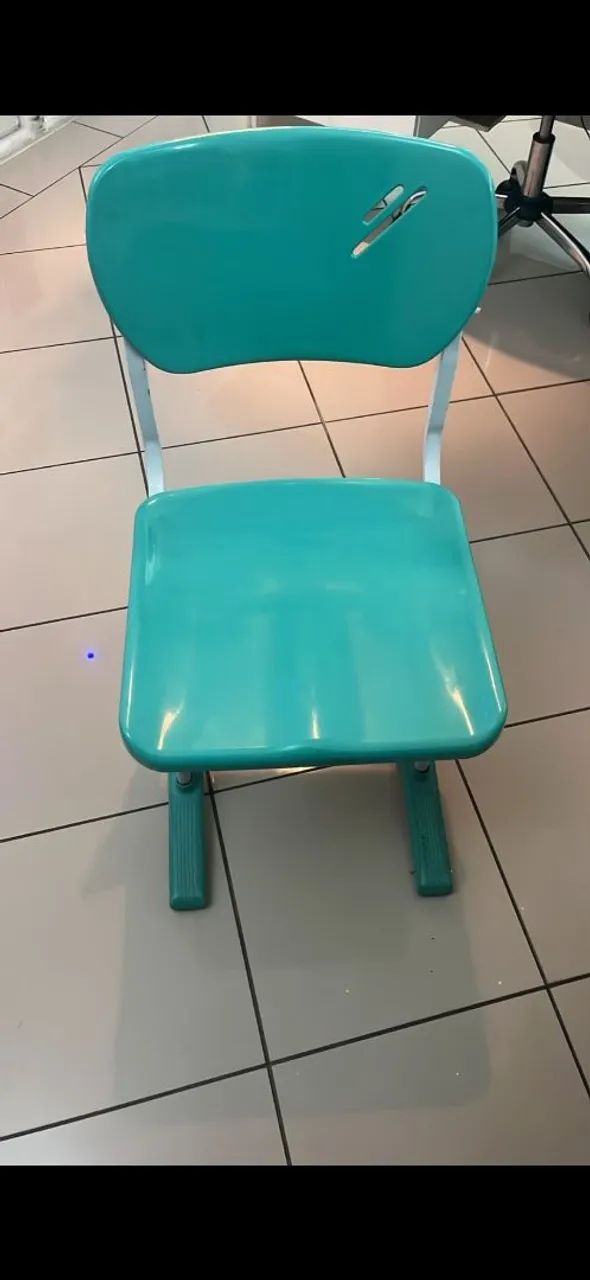20 cadeiras verdes