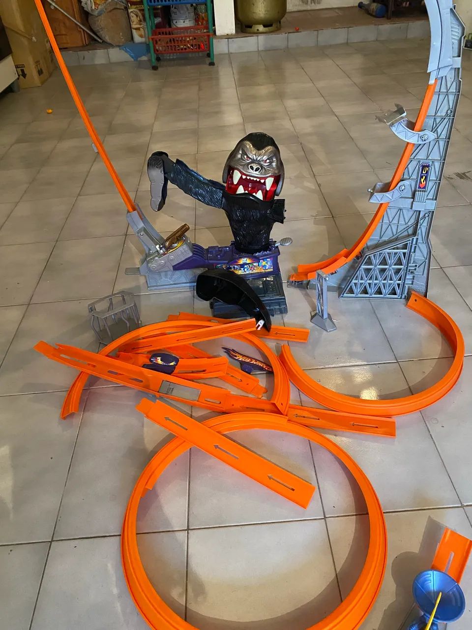 hot Wheels Gorila + maleta posto