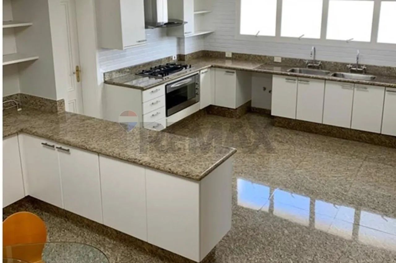 4 suítes e 4 garagens - Foto 3