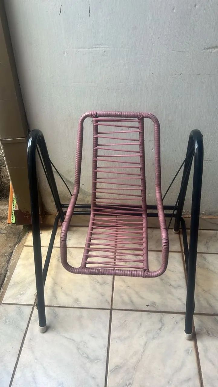 Cadeirinha de balanço infantil pequena usada 
