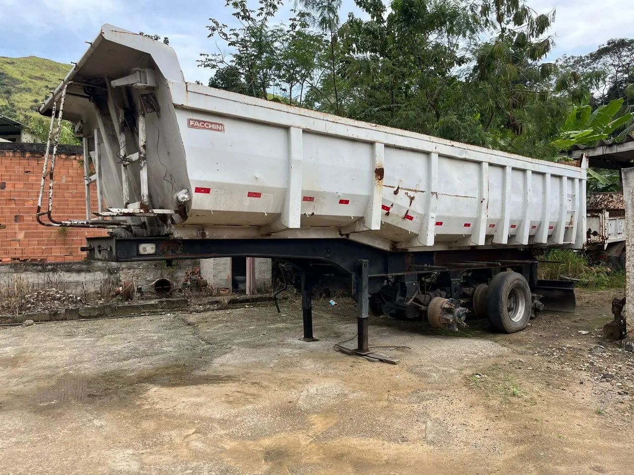 Vendo carreta caçamba