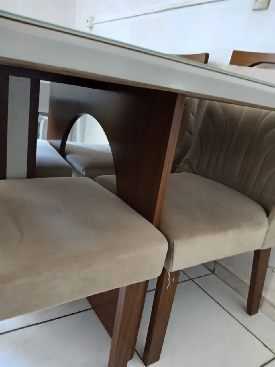 Mesa com 4 cadeiras bem conservado  - Foto 4