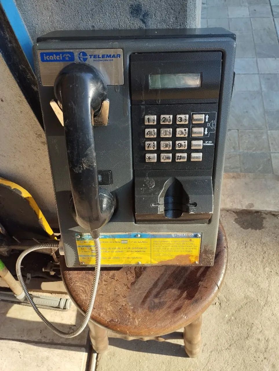 Telefone antigo orelhão. - Foto 3