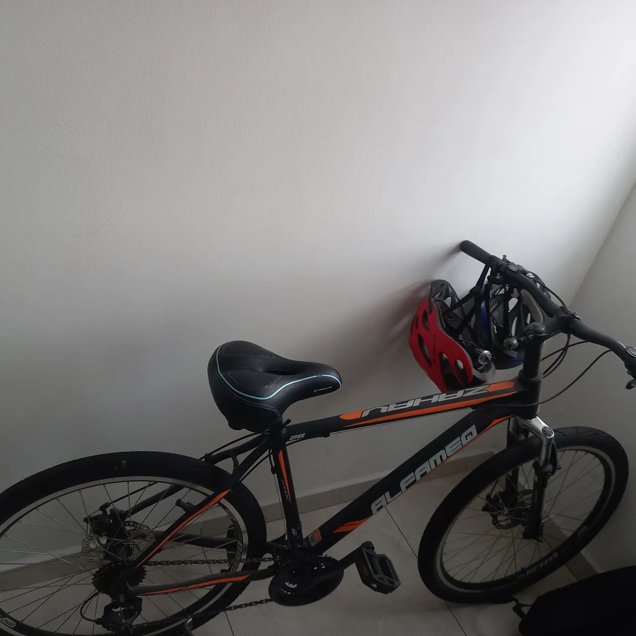 Vende- se bicicletas semifinais novas.