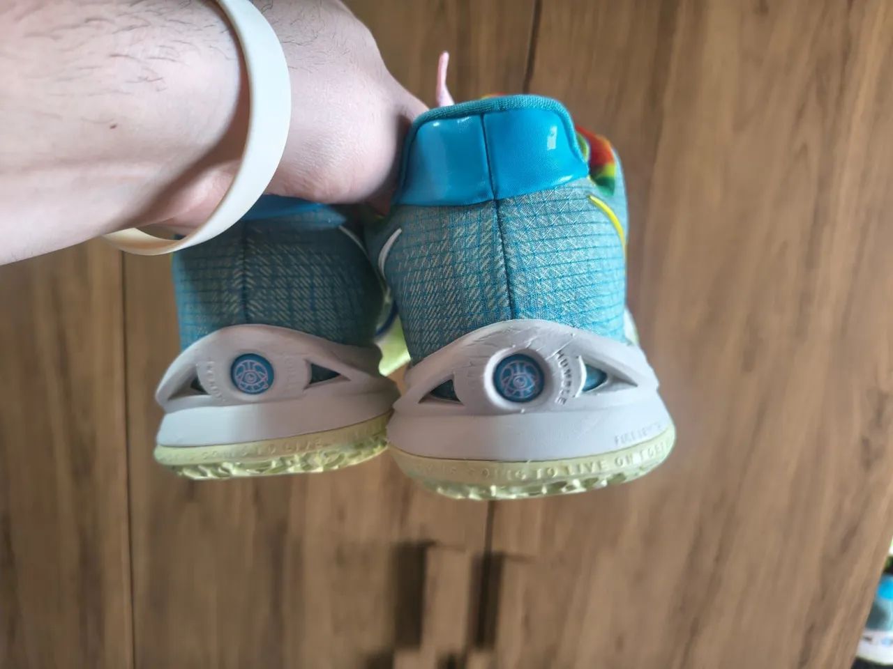Tênis Basquete Nike Kyrie 4 Low - 39 - Foto 4
