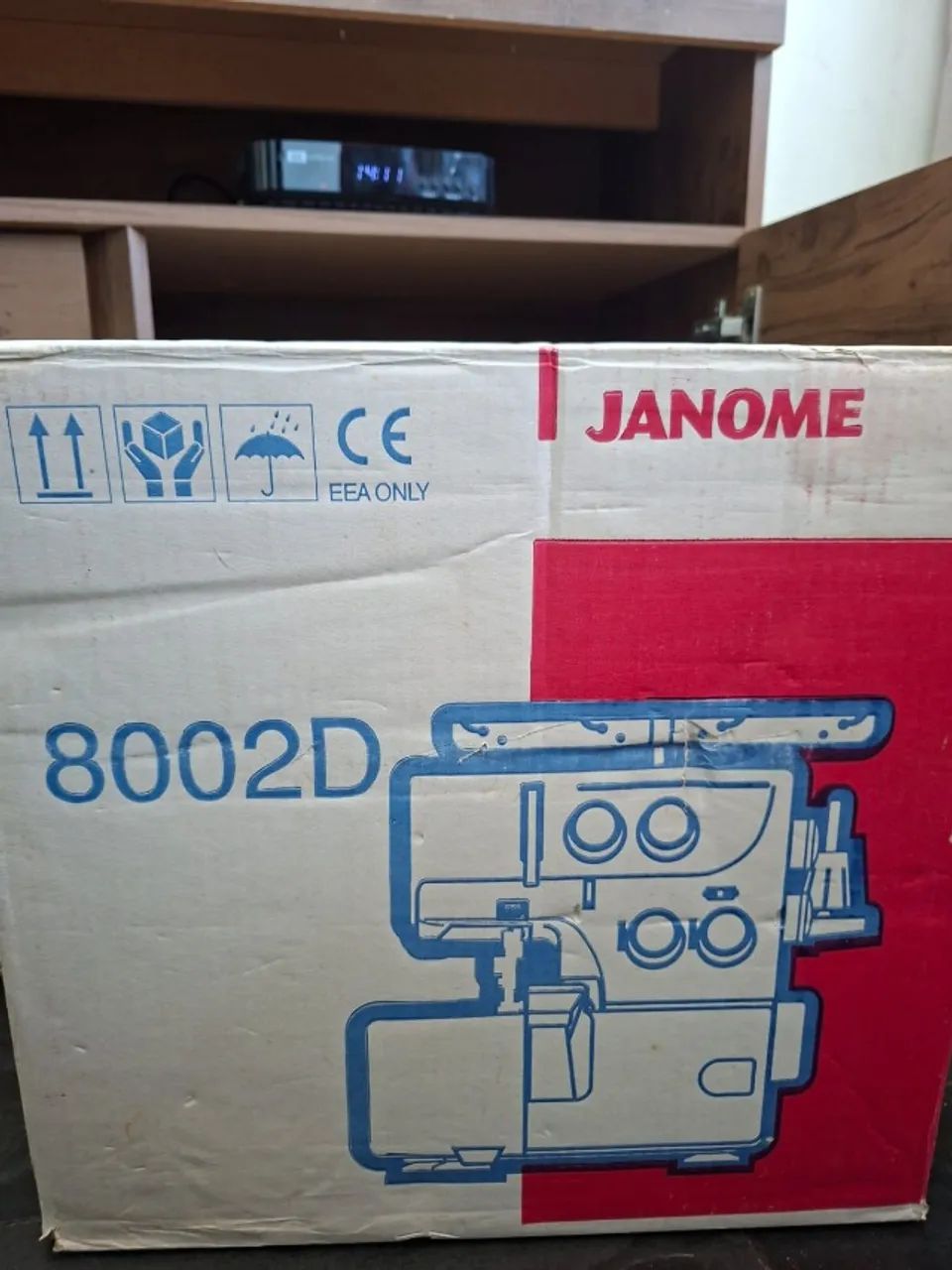 MAQUINA OVERLOCK JANOME 8002D SEMINOVA, POUCO USADA - Foto 4