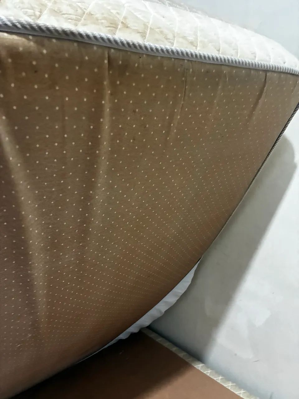 Vendo base e colchão de casal 