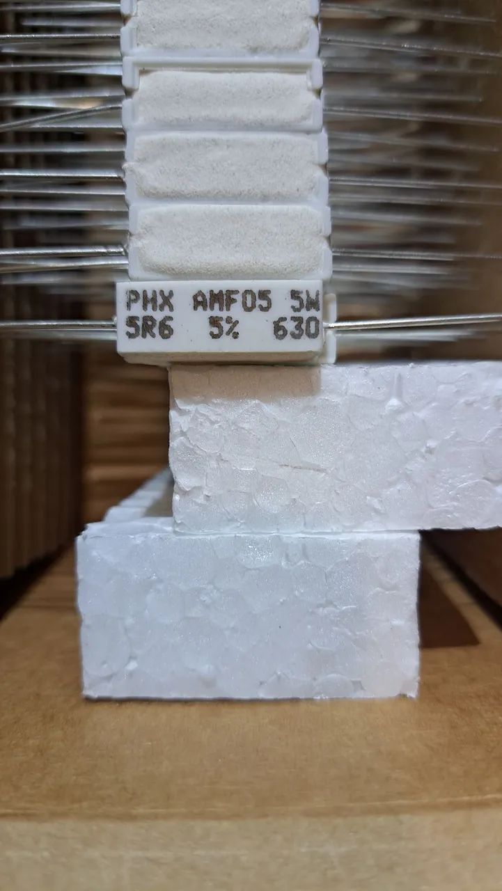 Capacitores e resitor de cimento.  - Foto 4