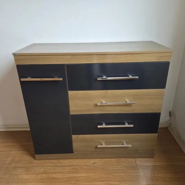Cômoda usada em perfeito estado 4 gavetas e 1 porta - Foto 2