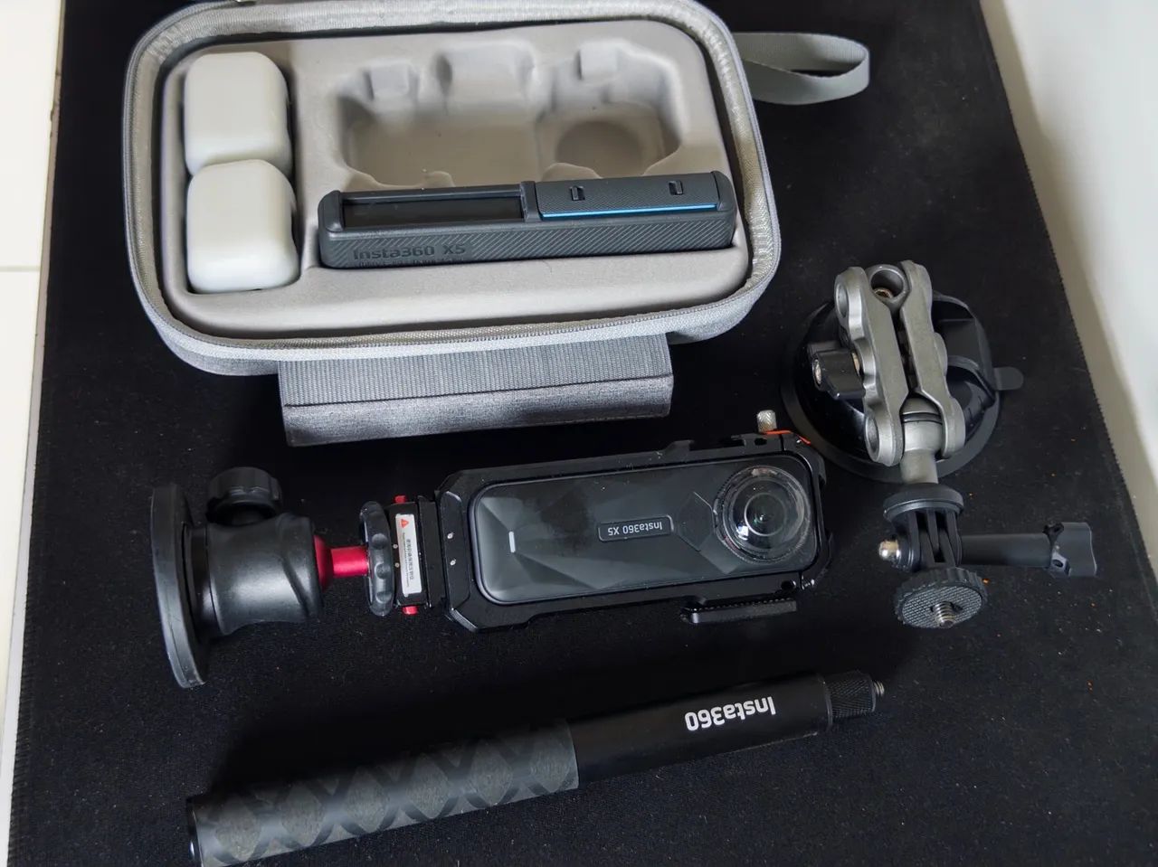 Câmera INSTA 360 x5 com kit essential bundle