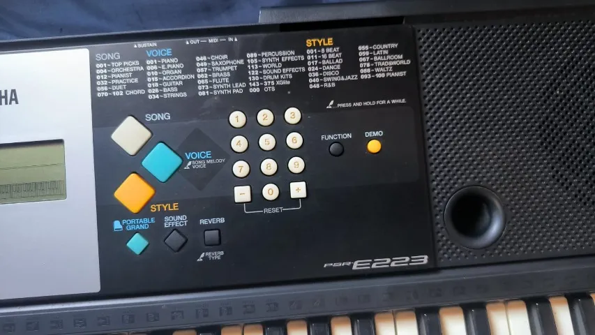 teclado yamaha e223