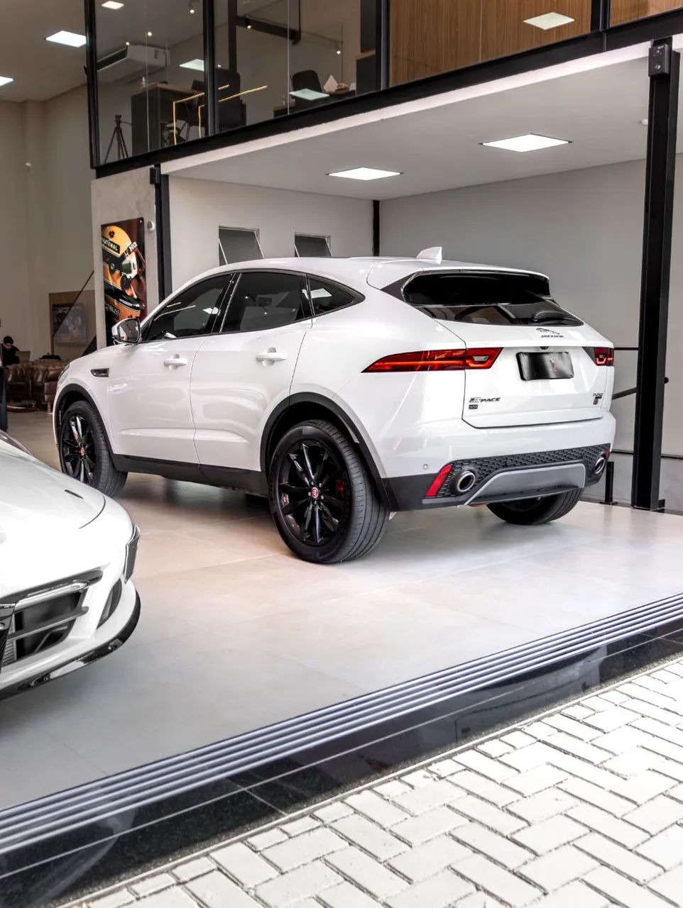 Jaguar E-Pace 2.0 AWD 249cv Aut. 2019 - Foto 2