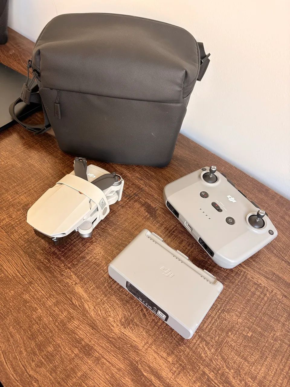 DRONE DJI MINI 4K + COMBO FLY MORE (3 BATERIAS, HÉLICES RESERVA E BOLSA)
