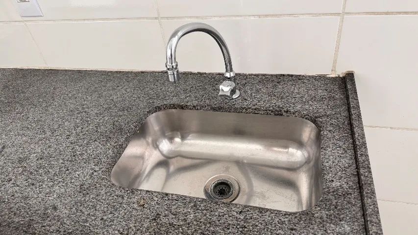 Bancada de GRANITO com CUBA inox  - Foto 4