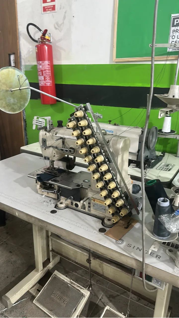 Vendo máquina Elastiqueira em ótimo estado 