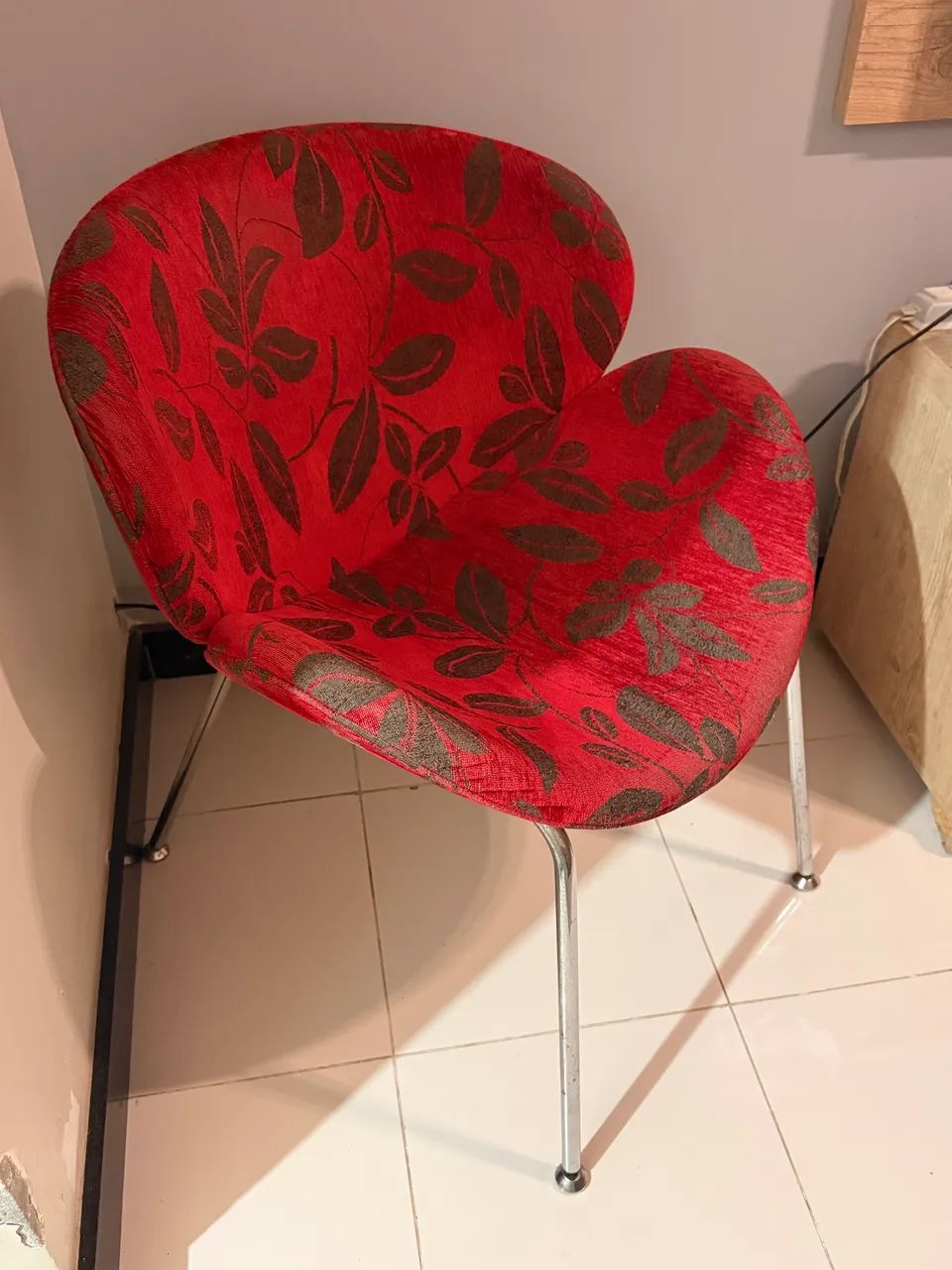 Cadeira vermelha  - Foto 2