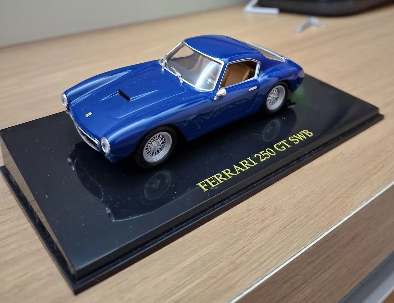 Miniatura Ferrari 250 GT SWB 1:43 - Foto 2