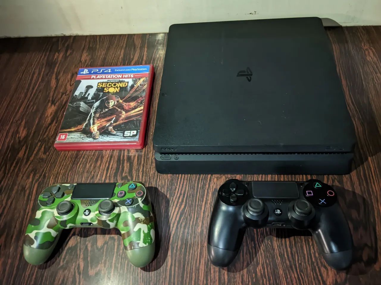 Ps4 Slim 1Tb + 2 controles e 1 jogo 
