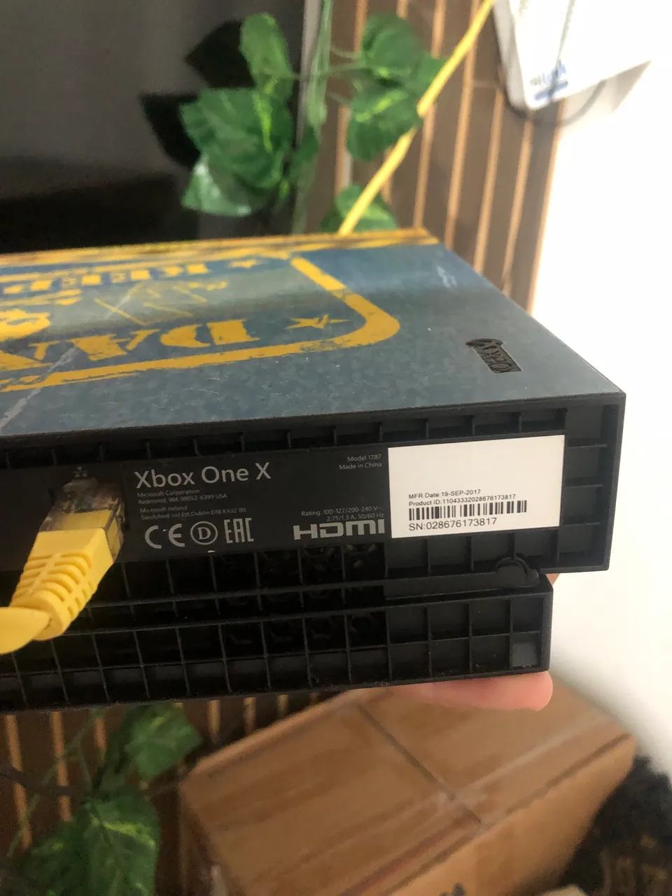 Xbox one X 1tb 2 controles - Foto 4