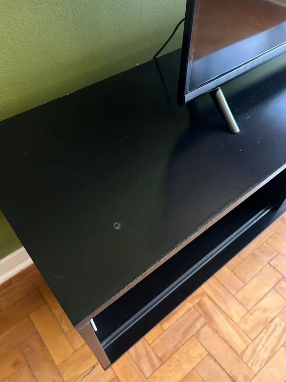 Rack para TV Preto com Pés de Madeira - Foto 2