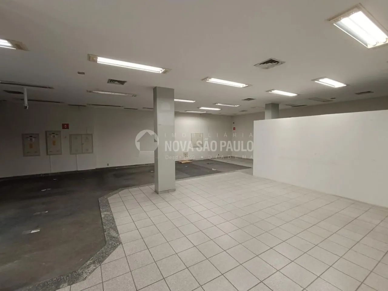 Sala para Alugar em Taboão, Diadema - SP