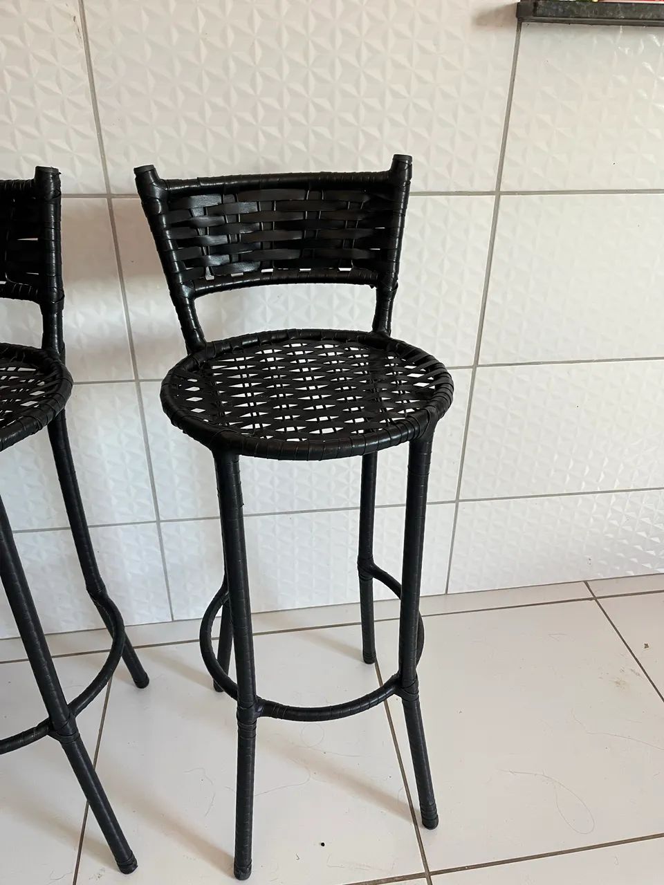 Vende- se 2 cadeiras bancadas 
