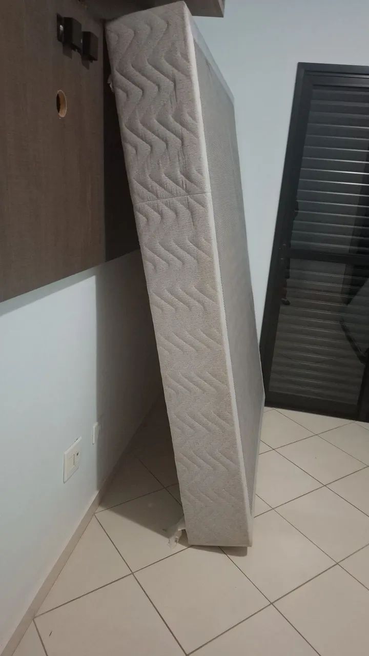 Vendo cama casal com colchão 