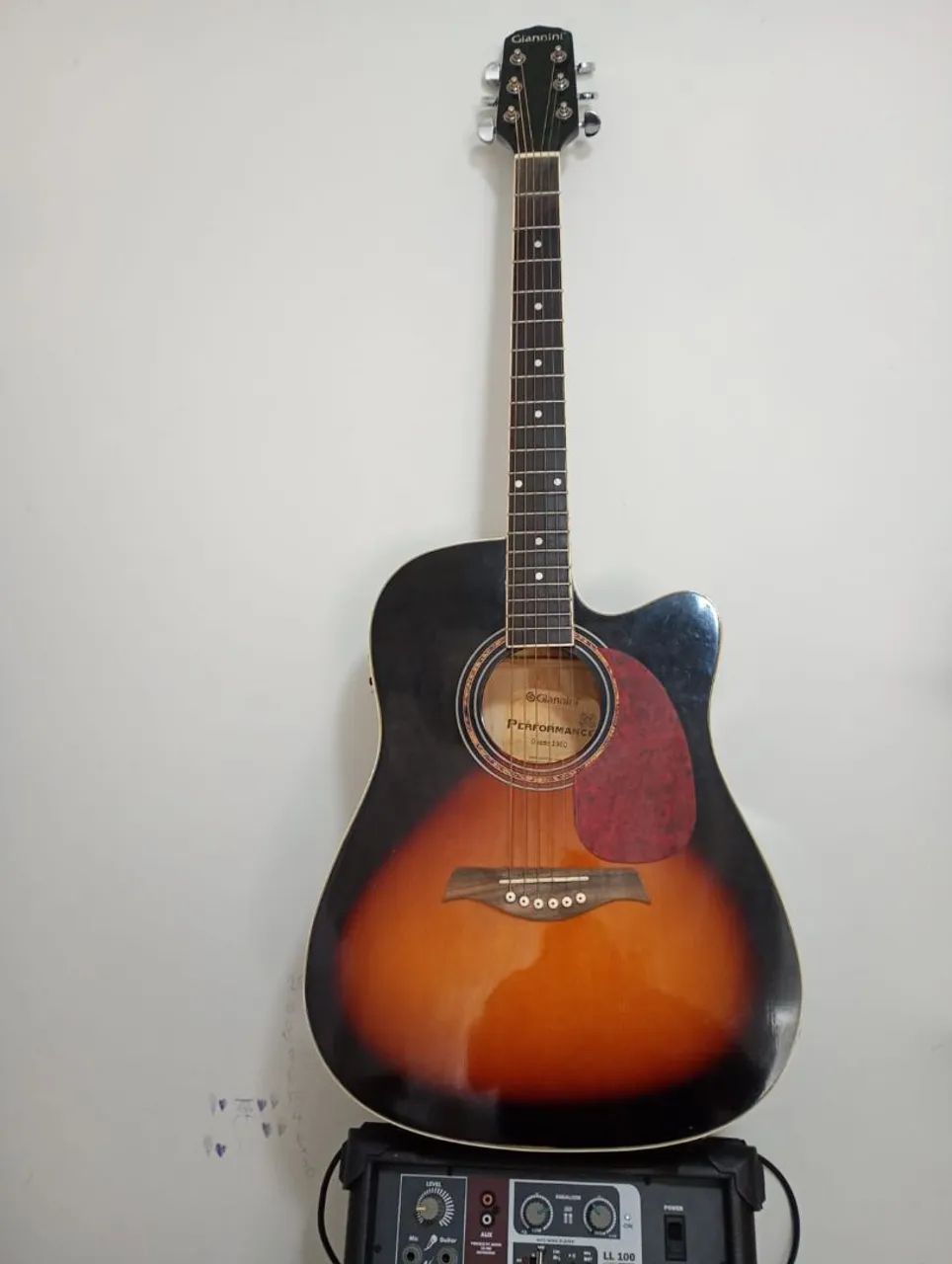 Vendo violão e cubo