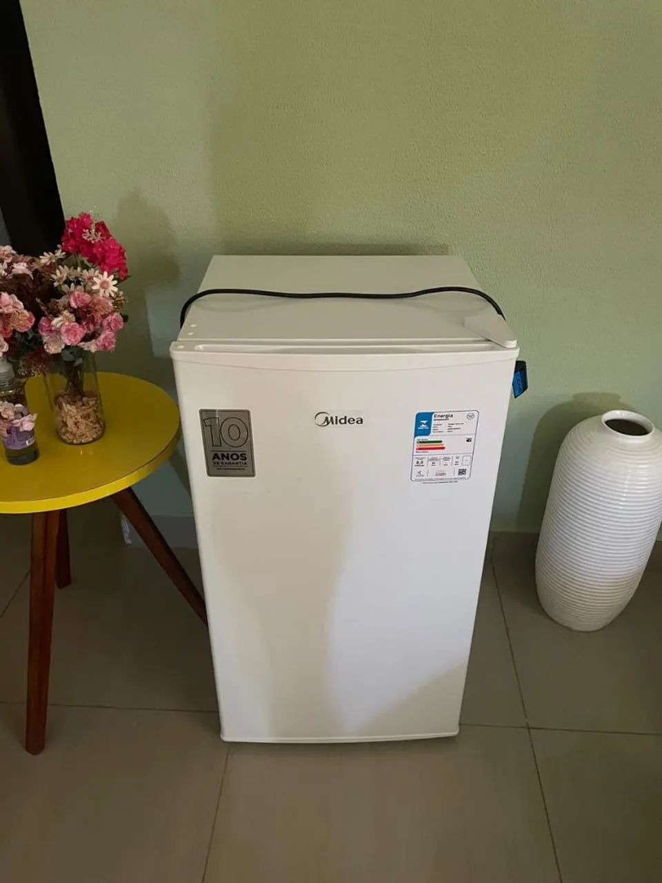 Frigobar Midea Branco à Venda!