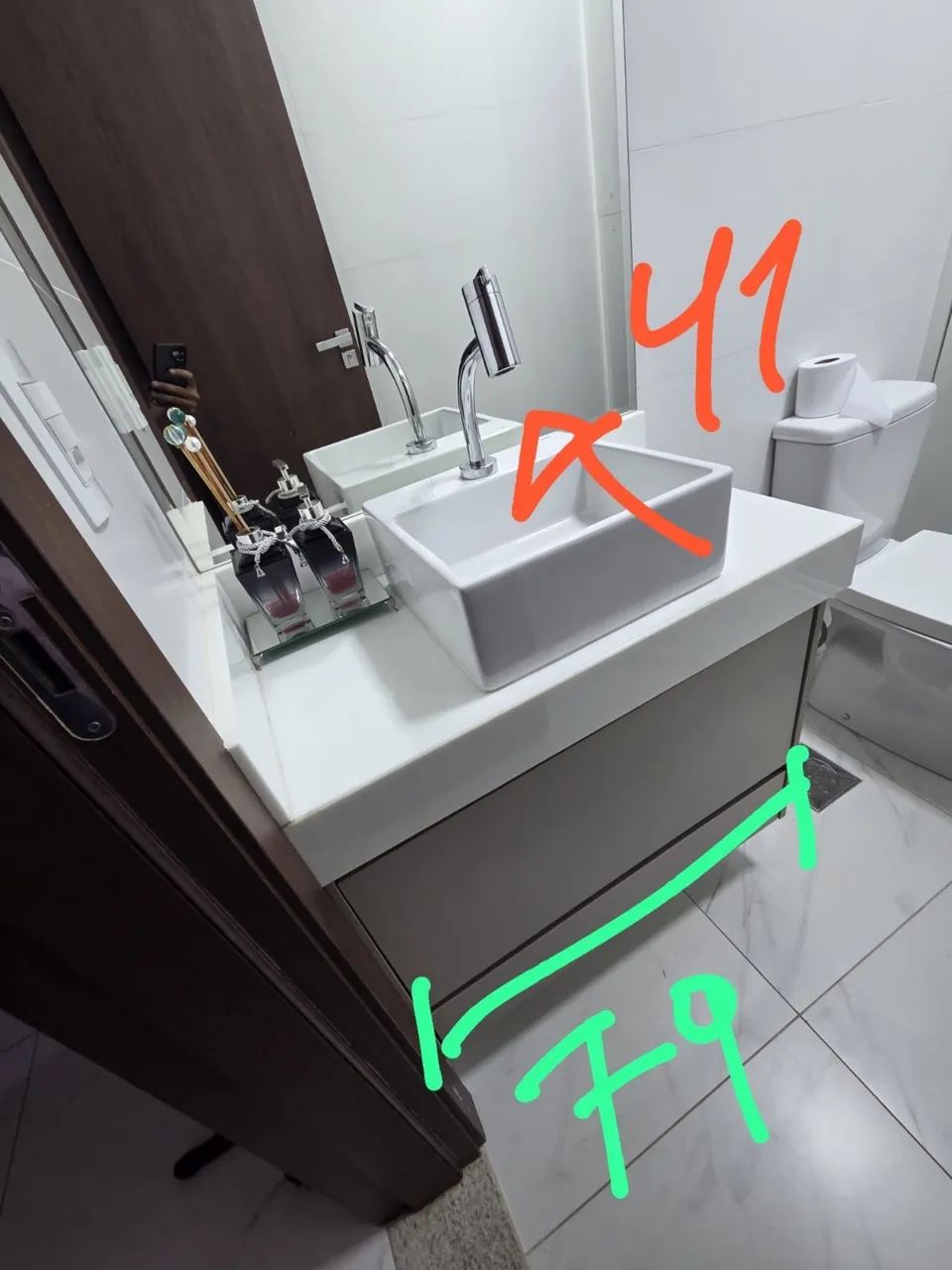 Pia com bancada super nano branca e torneira