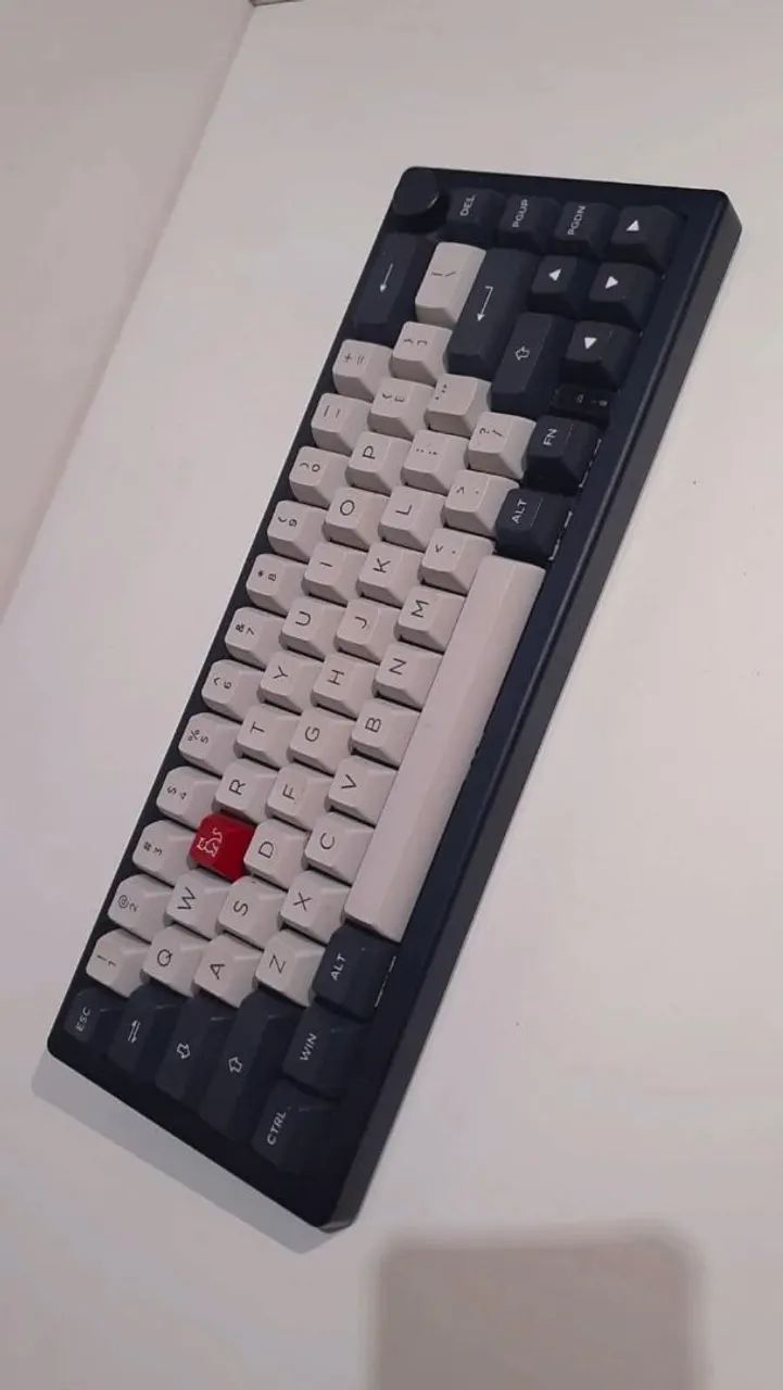 Teclado Gamer Mecânico Magnético RGB - Ótimo Estado
