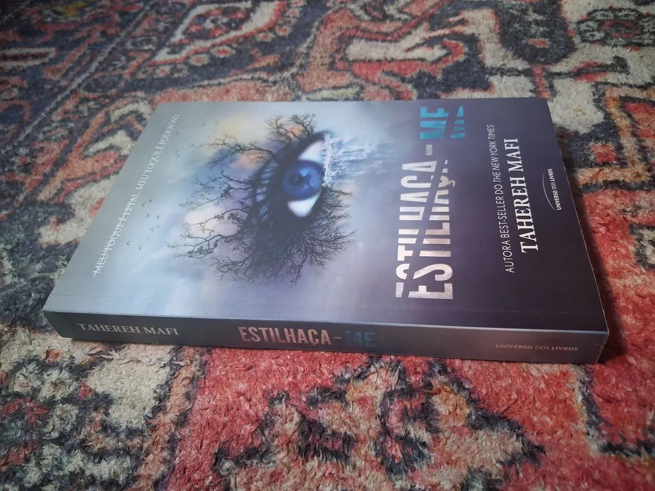 Livro Estilhaça-me - Foto 2