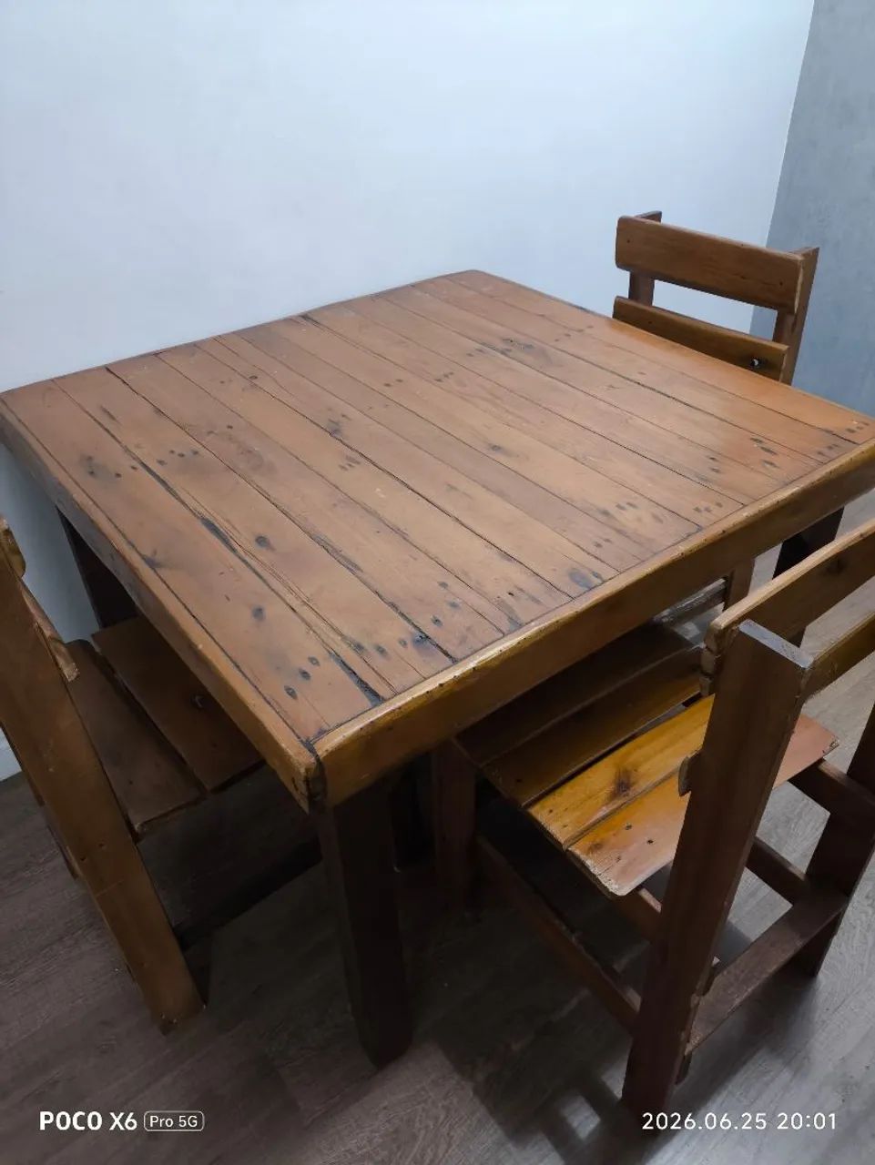 Mesa de Palete Envernizada - Semi Nova