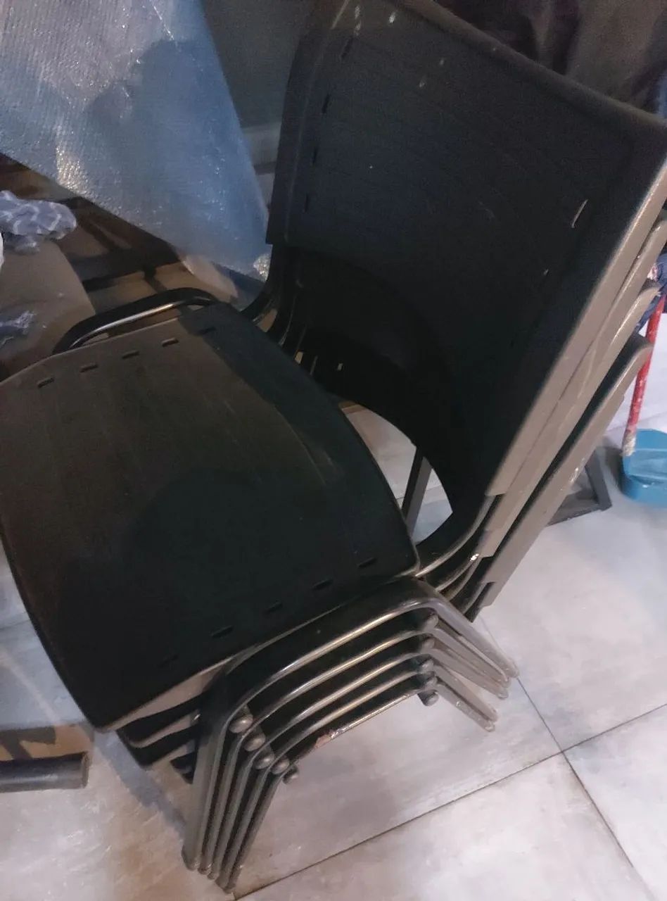 5 cadeiras de plástico desapego - Foto 2